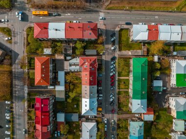 Güneşli bir yaz gününde Reykjavik, İzlanda 'nın güzel hava manzarası. Reykjavik 'in panoramik görünümü