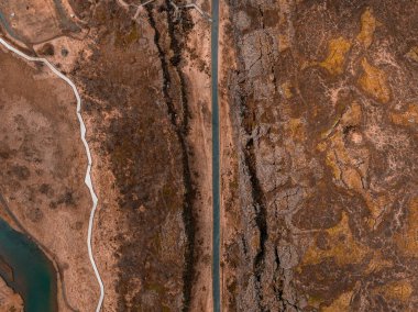 İzlanda 'daki Thingvellir Ulusal Parkı' nın iyi görünen tektonik plakası. Avrasya ve Kuzey Amerika tektonik plakaları