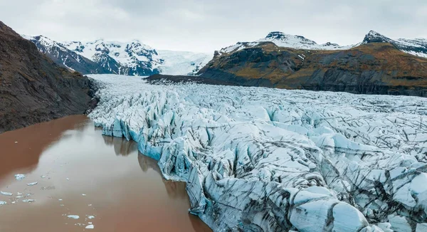 Hermosos Glaciares Fluyen Por Las Montañas Islandia Vista Aérea Vista —  Fotos de Stock