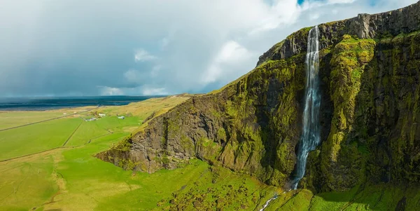 Όμορφη Ισλανδική Φύση Κατά Διάρκεια Του Καλοκαιριού Και Ηλιόλουστο Καιρό — Φωτογραφία Αρχείου