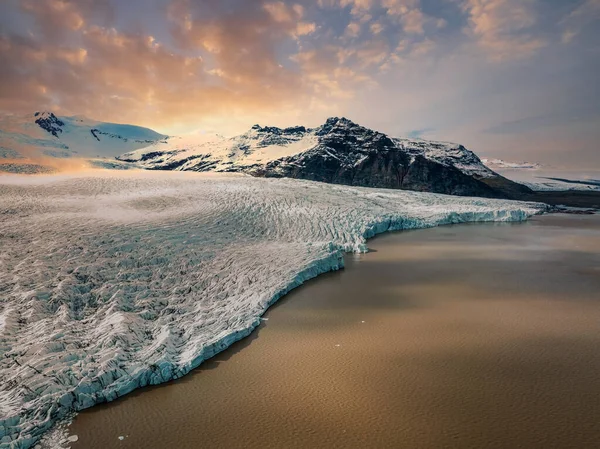 Letecký Pohled Ledovce Zasněžené Hory Blízkosti Jokulsalonní Laguny Islandu — Stock fotografie