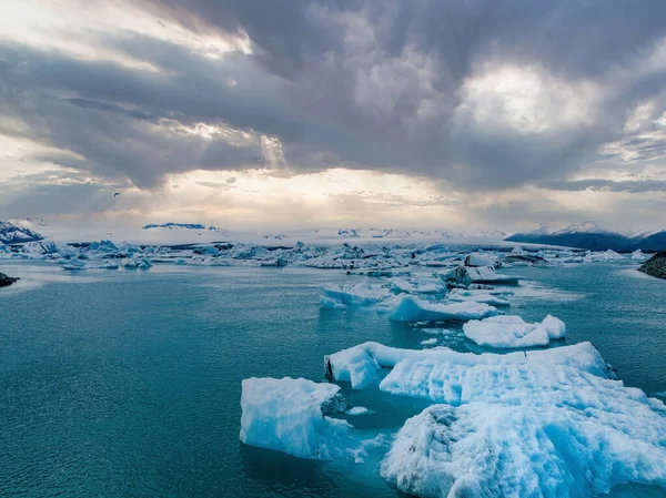 Vista Panorámica Los Icebergs Laguna Glaciar Jokulsarlon Islandia Atardecer Efecto — Foto de Stock