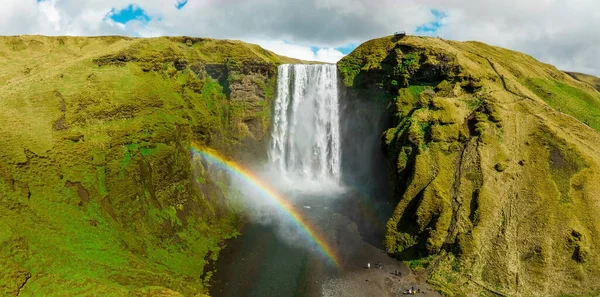 Híres Skogafoss Vízesés Szivárvánnyal Drámai Táj Izlandon Naplementekor Majestic Skogafoss — Stock Fotó