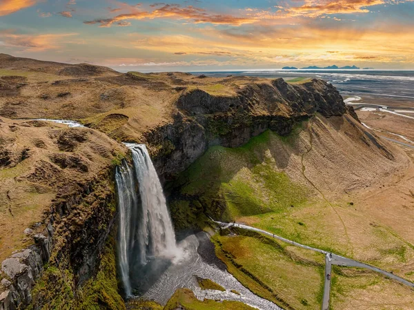 Légi Felvétel Seljalandsfoss Található Déli Régióban Izland Közvetlenül Mellett Látogatók — Stock Fotó