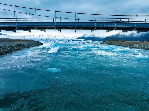 黄昏时冰岛Jokulsarlon冰川湖中冰山的景观 复古风格效果 冰岛Jokulsarlon著名的冰川湖 — 图库照片