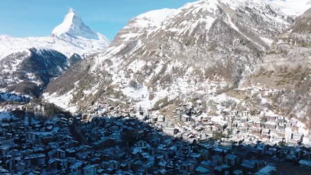 Pemandangan Udara Lembah Zermatt Dan Puncak Matterhorn Bawah Sinar Matahari — Stok Video