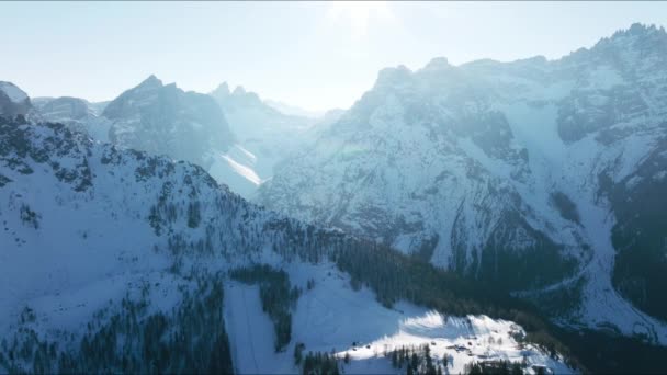 Flygfoto Över Vackra Alpina Bergen Italien Dolomit Vinterberg Nära Zinnen — Stockvideo