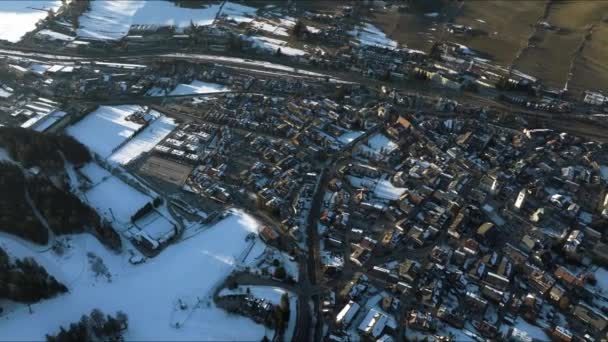 Uitzicht Vanuit Lucht Alpenstad San Candido Italië Klein Skigebied Winterstad — Stockvideo