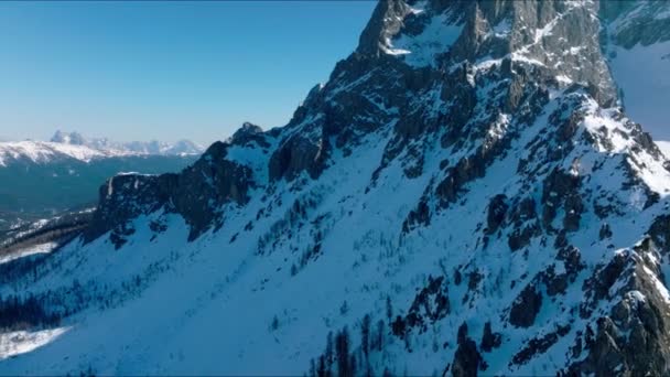 意大利美丽的阿尔卑斯山的空中风景 圣坎迪多津南滑雪胜地附近的白云石冬季山 神奇的阿尔卑斯山 — 图库视频影像