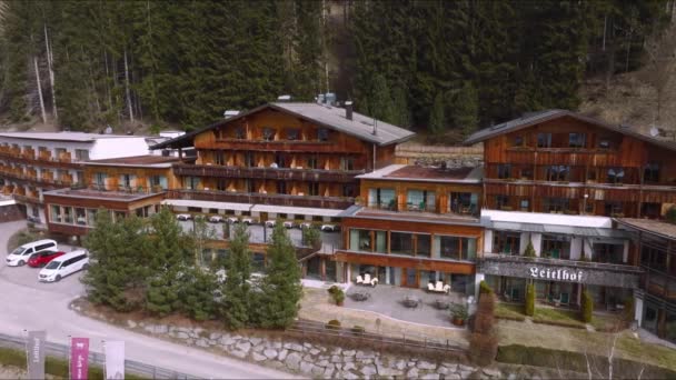Vista Aérea Hotel Luxo Alpes Belo Hotel Meio Das Montanhas — Vídeo de Stock