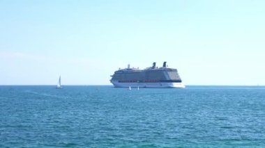 İspanya 'nın Mallorca limanından ayrılan lüks yolcu gemisi..