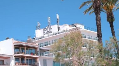 İspanya Hava Kuvvetleri 'nden Canadair CL-215 İspanya, Mallorca' daki Pollensa Körfezi 'nde rutin bir itfaiye tatbikatına katılıyor.