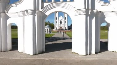 Letonya, Aglona 'daki beyaz Chatolic Kilisesi Bazilikası' nın güzel hava manzarası. Letonya Aglona 'daki Bazilika.