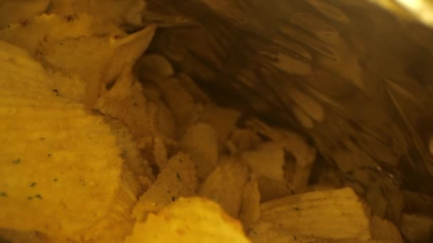 Makro Widok Chrupiące Cienkie Chipsy Ziemniaczane Fast Food Przekąski Widok — Wideo stockowe