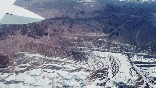 Aereo Che Sorvola Bellissimo Terreno Montuoso Parzialmente Innevato Volo Aereo — Video Stock