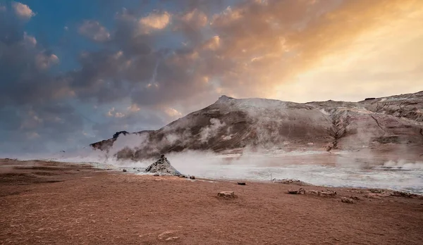 Ånga Avger Från Geotermiska Området Hverir Mot Himlen Utsikt Över — Stockfoto