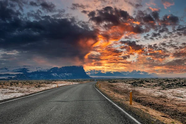 Empty Road Amidst Volcanic Landscape Mountain Stormy Weather Diminishing Street — Stock Photo, Image