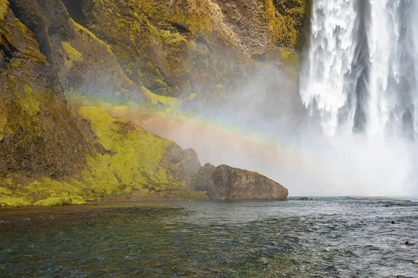 Veduta Bellissimo Arcobaleno Sulle Formazioni Rocciose Sul Fiume Skoga Potenti — Foto Stock