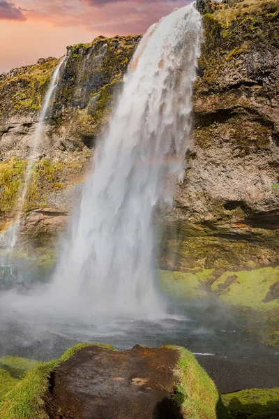 Seljalandsfoss Idílico Que Flui Montanha Majestosa Cachoeira Maravilhosa Contra Céu — Fotografia de Stock