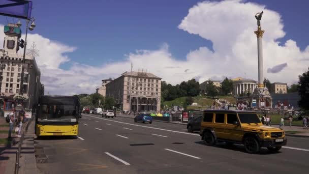 Πανοραμική Άποψη Του Κεντρικού Δρόμου Khreshchatyk Κοντά Στην Πλατεία Ανεξαρτησίας — Αρχείο Βίντεο