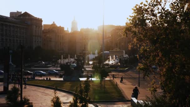 Schöner Sonnenuntergang Über Der Stadt Kiew Ukraine Unabhängigkeitsdenkmal Auf Dem — Stockvideo