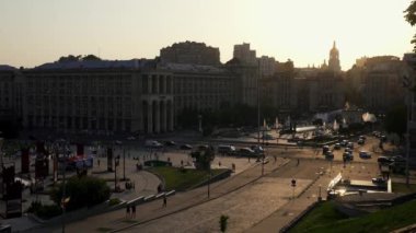 Independence Meydanı yakınlarındaki Khreshchatyk ana caddesinin panoramik manzarası - Ukrayna, Kiev 'deki Meydan Nezalezhnosti