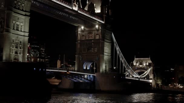 ยามค นงดงามของทาวเวอร อเส ยงเหน อแม าเทมส ในลอนดอน งกฤษ สหราชอาณาจ เตนใหญ — วีดีโอสต็อก