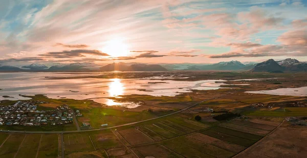 Dağların Üzerinde Renkli Bir Günbatımı Ufukta Vestrahorn Dağları Olan Zlanda — Stok fotoğraf