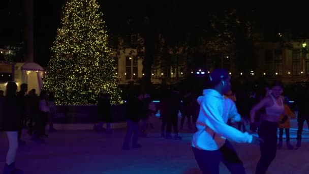 Jazda Łyżwach Choinka Londynie Świętowanie Świątecznego Nastroju — Wideo stockowe