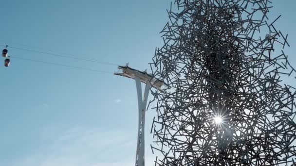 Escultura Teleférico Nube Cuántica Emirates Air Line Por Antony Gormley — Vídeos de Stock