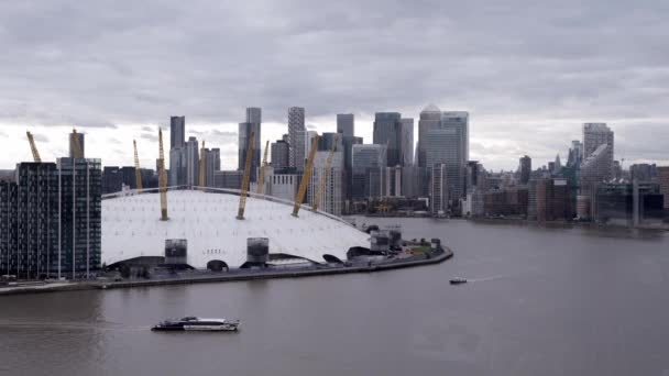 伦敦O2竞技场的空中景观 从泰晤士河开枪打死的美丽的O2竞技场 — 图库视频影像