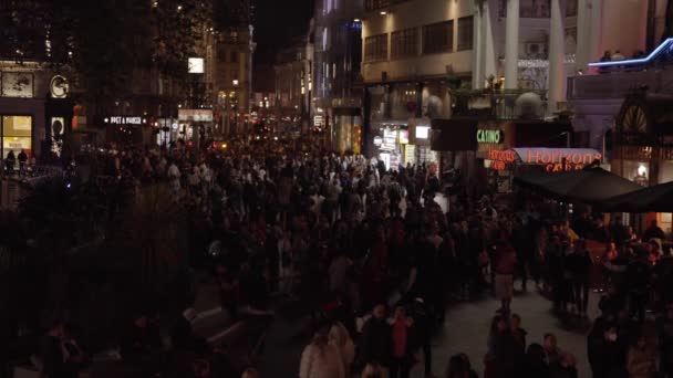 Vita Notturna Londra Persone Che Festeggiano Notte Vicino Piccadilly Circus — Video Stock