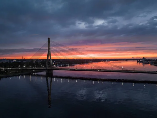 Ponte Sobre Rio Daugava Riga Letônia Durante Belo Pôr Sol — Fotografia de Stock