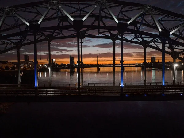 Flygfoto Över Järnvägsbron Riga Lettland Den Vackra Sommarsolnedgången — Stockfoto