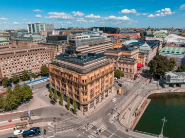 Stockholm 'deki eski kasaba Gamla Stan' in hava panoramik manzarası. Yaz boyunca güzel İsveç.
