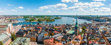 Stockholm, İsveç 'teki Gamla Stan kasabasının kulesindeki hava manzarası..