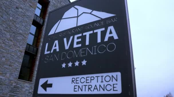 Alpské Lyžařské Středisko Znamení Luxusní Vetta Hotel Itálii — Stock video