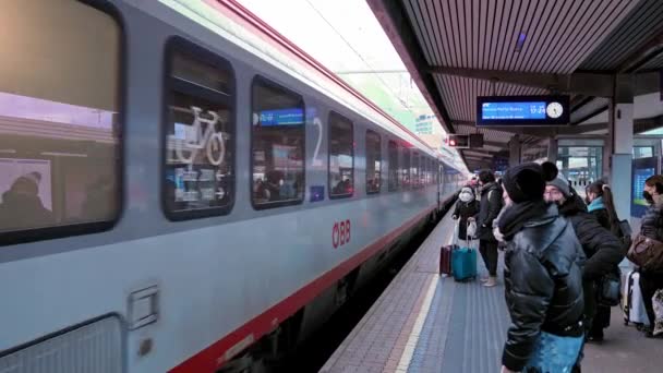 Comboio Chegar Estação Innsbruck Áustria Logística Estação Ferroviária — Vídeo de Stock