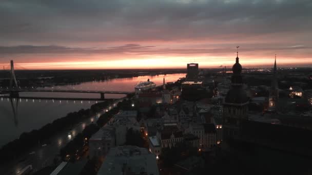 Pôr Sol Mágico Sobre Cidade Riga Noite Ponte Cabo Riga — Vídeo de Stock