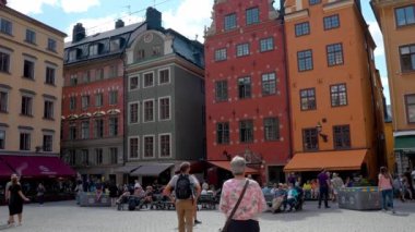 Stortorget, İsveç 'in başkenti Stockholm' de yer alan bir meydandır. Eski evlerle görünüm.