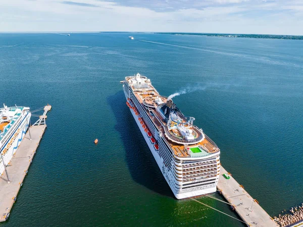 Tallinn Estland Juni 2022 Enorme Msc Cruiseschip Aangemeerd Een Haven — Stockfoto