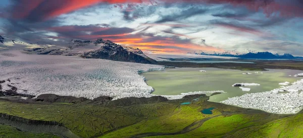 Widok Lotu Ptaka Lodowce Zaśnieżone Góry Pobliżu Laguny Jokulsalon Islandii — Zdjęcie stockowe