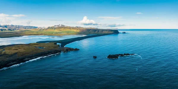 Widok Lotu Ptaka Wybrzeże Islandii Przy Czarnej Plaży Panoramiczny Islandzki — Zdjęcie stockowe