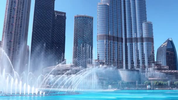 Fontes Dança Perto Arranha Céu Burj Khalifa Dubai Mundos Maiores — Vídeo de Stock