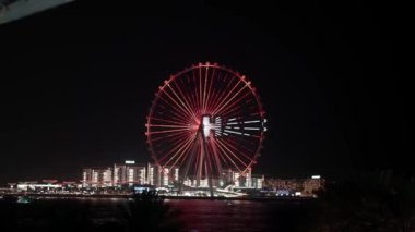 Güzel Dubai gözü ya da Jumeirah plajında geceleri aydınlatılmış Ain Dubai dönme dolabı. Dubai, dünyanın en büyük dönme dolabı..