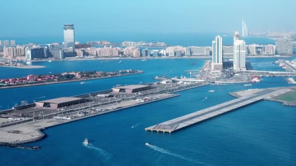 Widok Miasto Portem Wyspie Jumeirah Słoneczny Dzień Widok Wyspę Jumeirah — Wideo stockowe