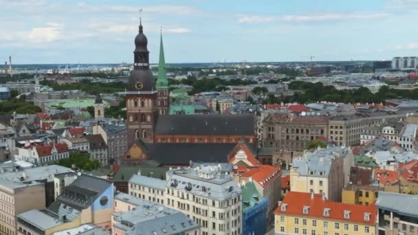 Uitzicht Vanuit Lucht Daken Van Riga Biedt Panorama Een Zonnige — Stockvideo