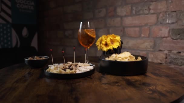 Traditional Italian Aperitif Cheese Nuts Aperol Spritz Drink Wooden Table — Vídeo de stock