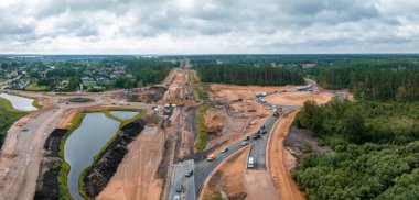 Kekava Bypass 'ın hava görüntüsü. A7 Riga, Bauska yolunun yeni bölümü ve uluslararası E67 Baltica yolunun bir bölümü