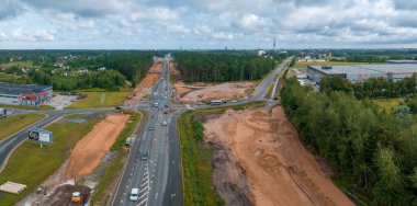 Kekava Bypass 'ın hava görüntüsü. A7 Riga, Bauska yolunun yeni bölümü ve uluslararası E67 Baltica yolunun bir bölümü